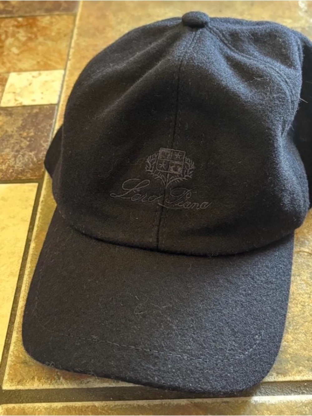Loro Hat SOLD